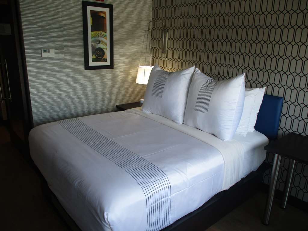 Glo Best Western Brooklyn Nyc Hotel New York Room photo