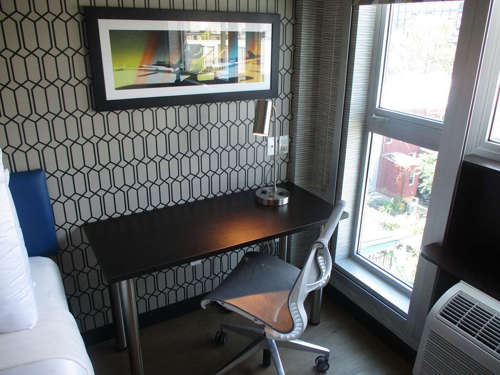 Glo Best Western Brooklyn Nyc New York Room photo