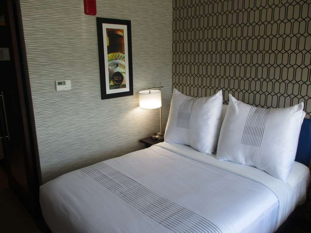 Glo Best Western Brooklyn Nyc New York Room photo