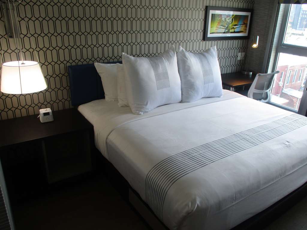 Glo Best Western Brooklyn Nyc Hotel New York Room photo