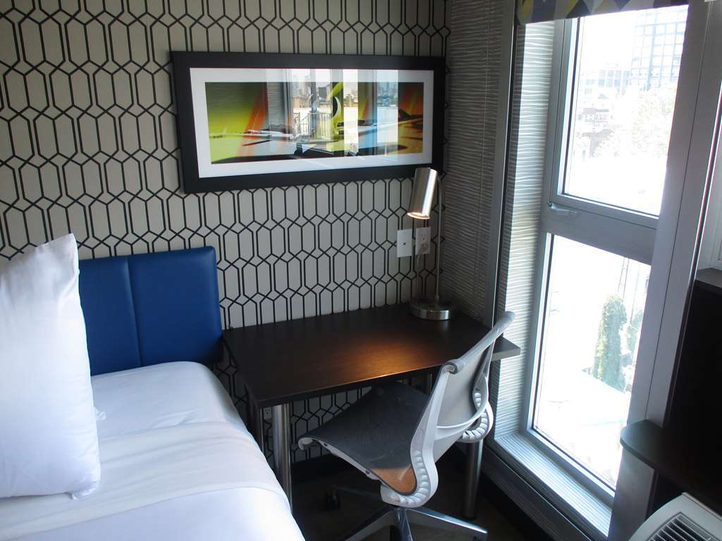 Glo Best Western Brooklyn Nyc Hotel New York Room photo