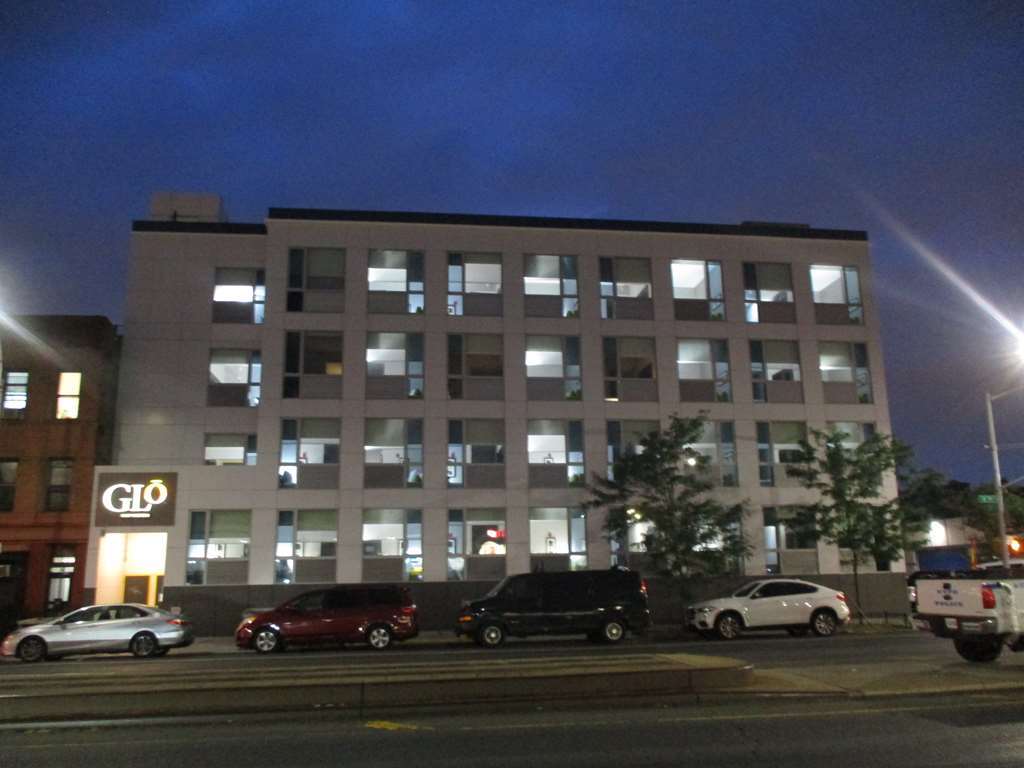 Glo Best Western Brooklyn Nyc Hotel New York Exterior photo